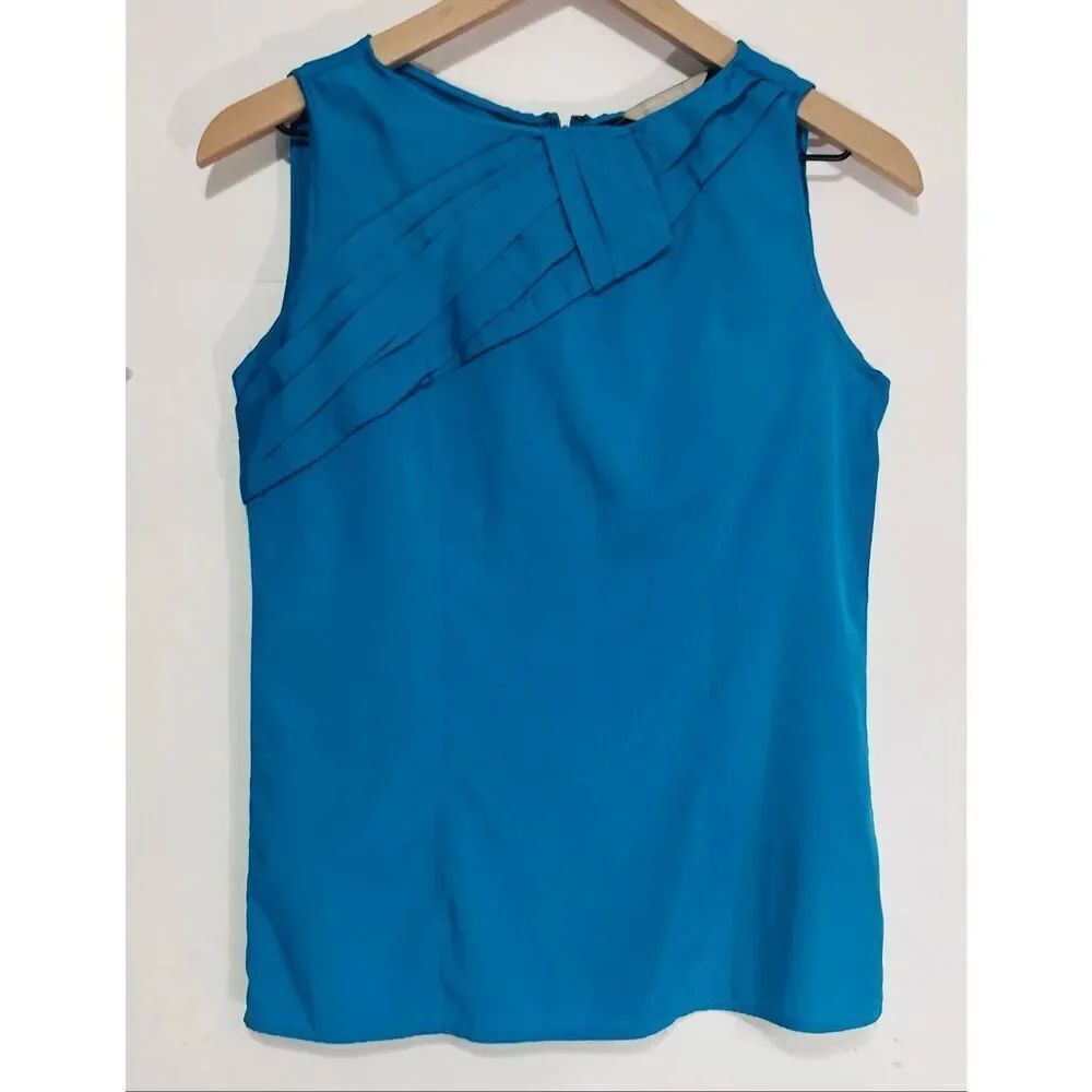 Banana Republic Blue Pleated Sleeveless Top Size 2